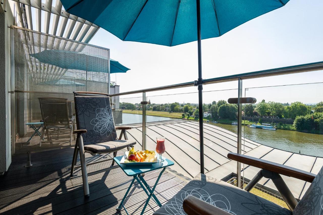 Niebieski Art Hotel & Spa Cracovia Exterior foto The balcony of a two-bedroom apartment