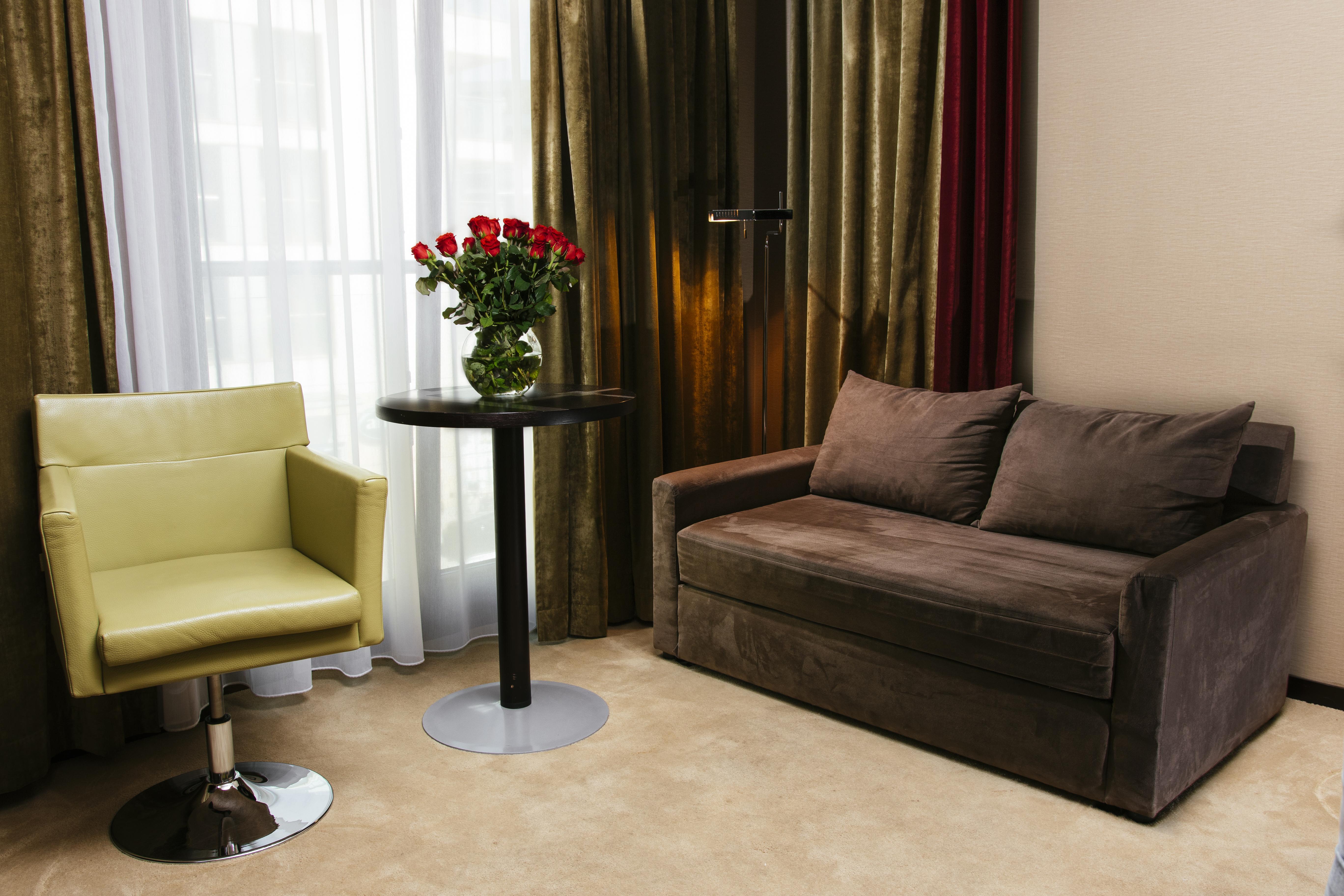 Niebieski Art Hotel & Spa Cracovia Exterior foto A sofa bed
