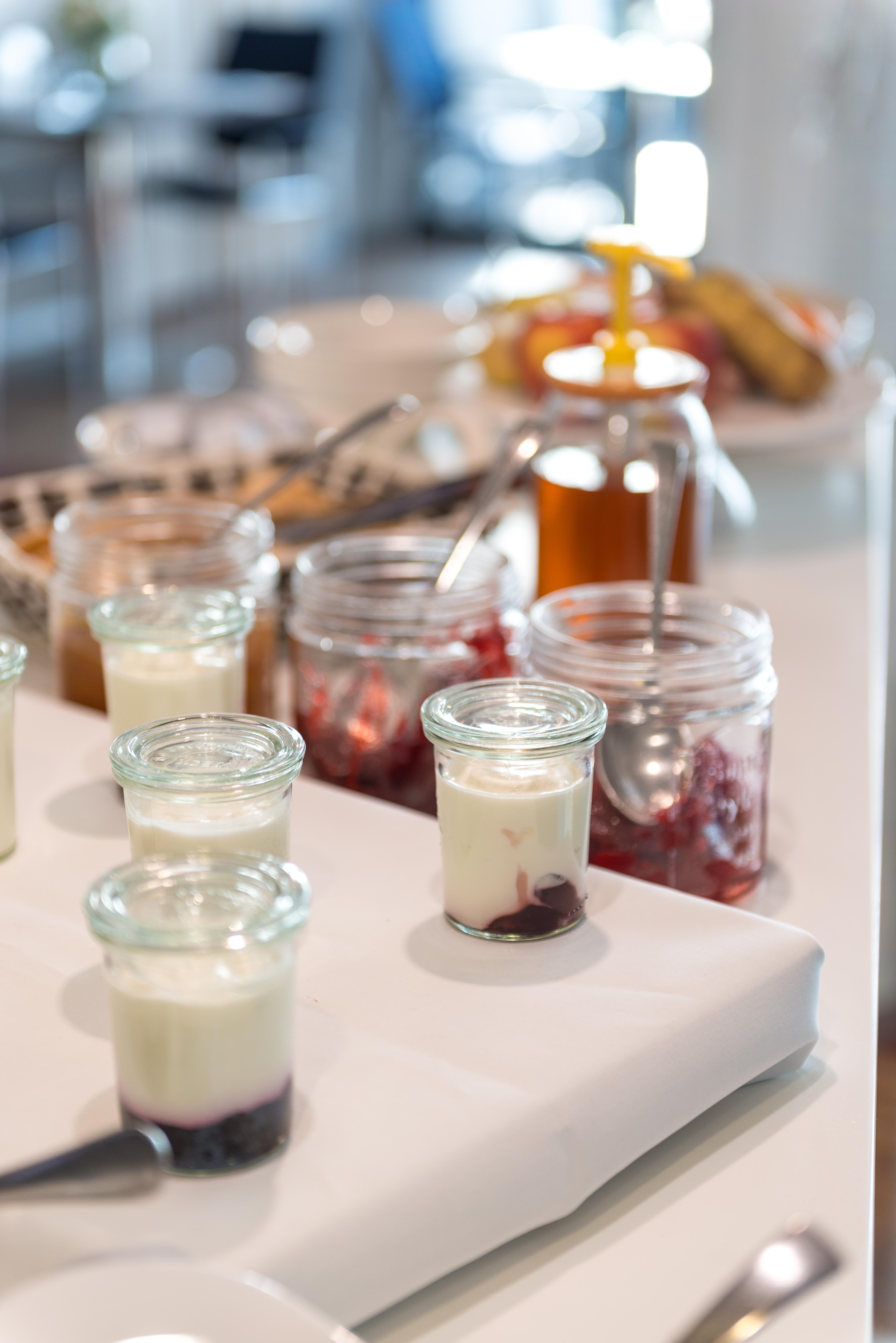 Niebieski Art Hotel & Spa Cracovia Exterior foto Yogurt with fruit