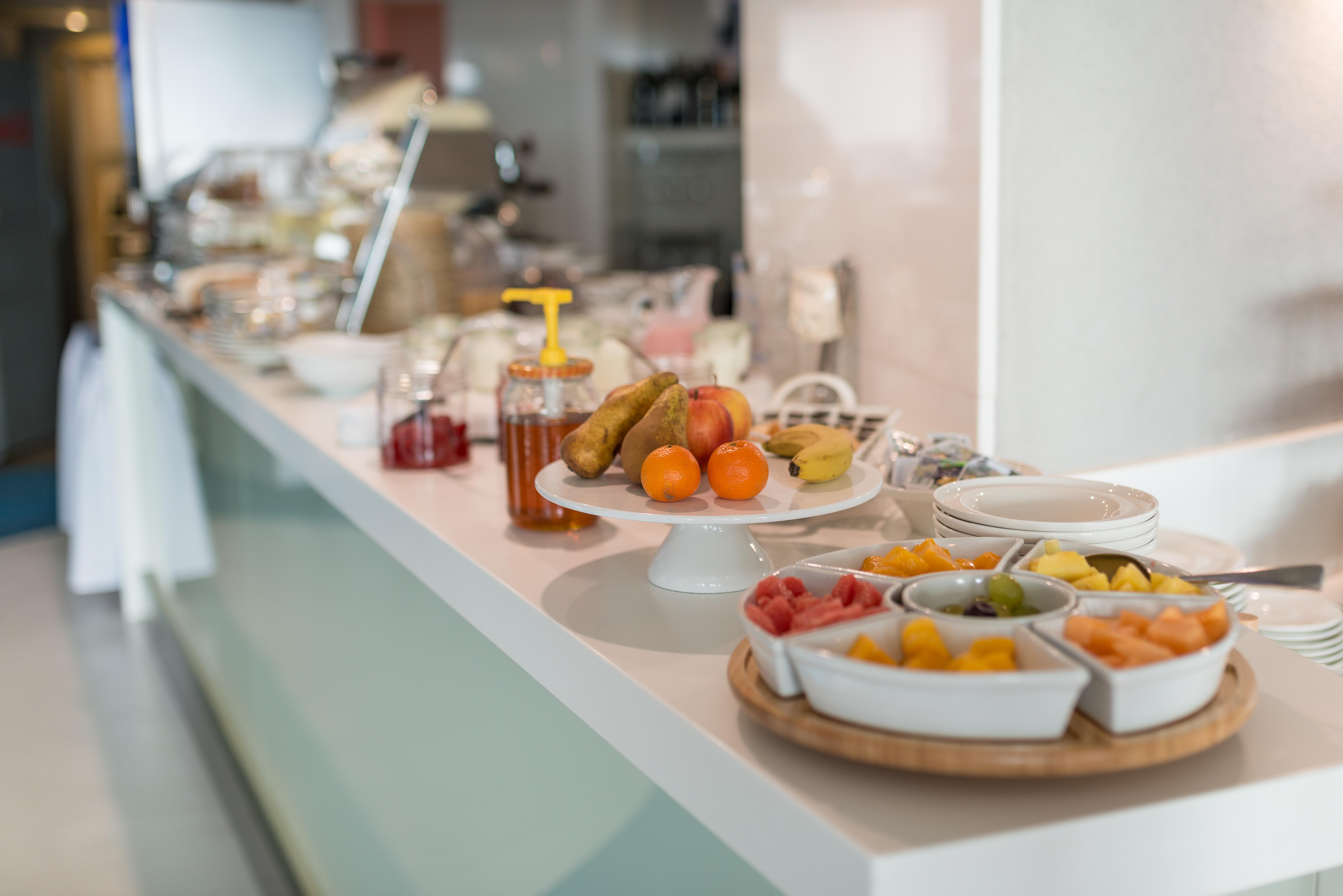 Niebieski Art Hotel & Spa Cracovia Exterior foto A buffet at a hotel