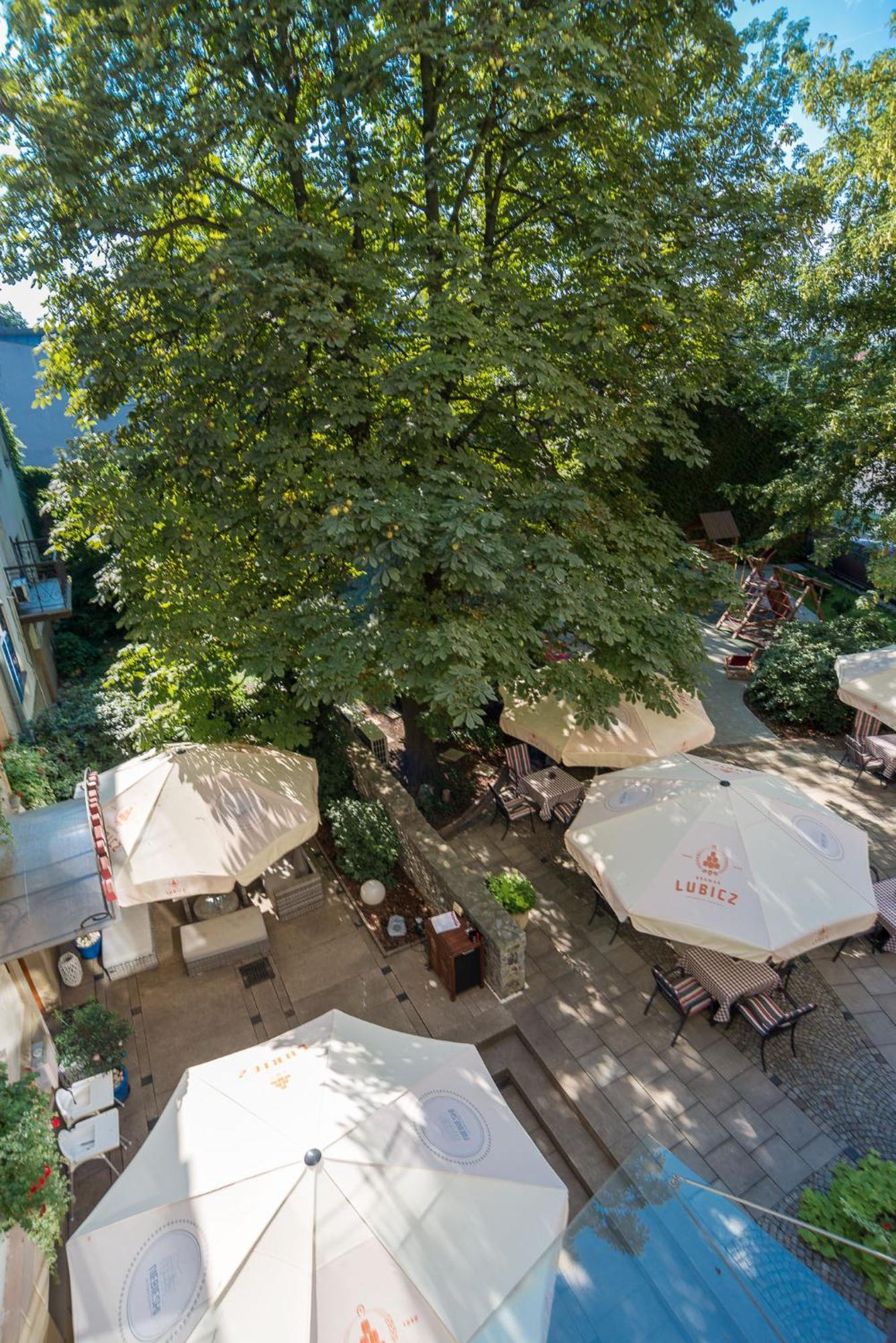 Niebieski Art Hotel & Spa Cracovia Exterior foto The courtyard of the Lubicz Palace