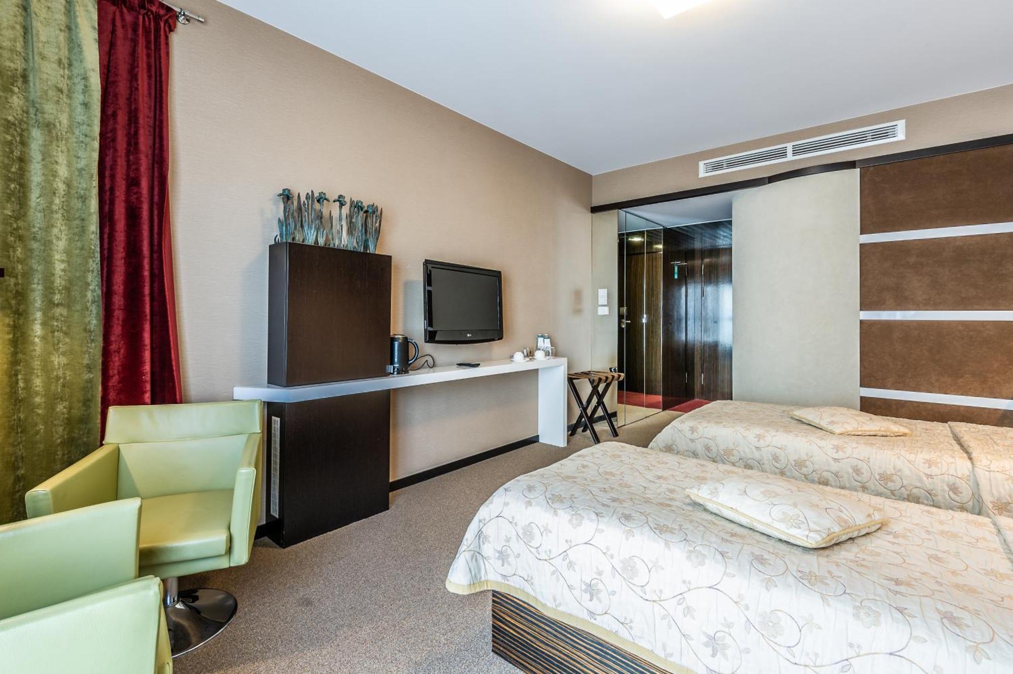Niebieski Art Hotel & Spa Cracovia Exterior foto A room at the hotel