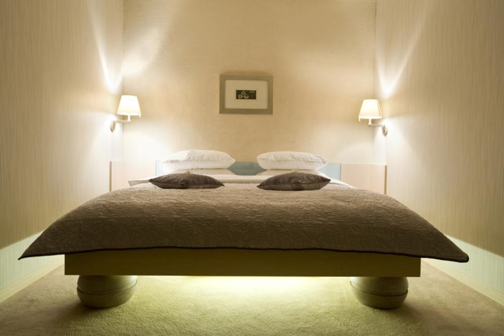 Niebieski Art Hotel & Spa Cracovia Habitación foto A modern bedroom