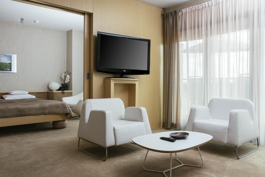 Niebieski Art Hotel & Spa Cracovia Exterior foto A suite at the hotel
