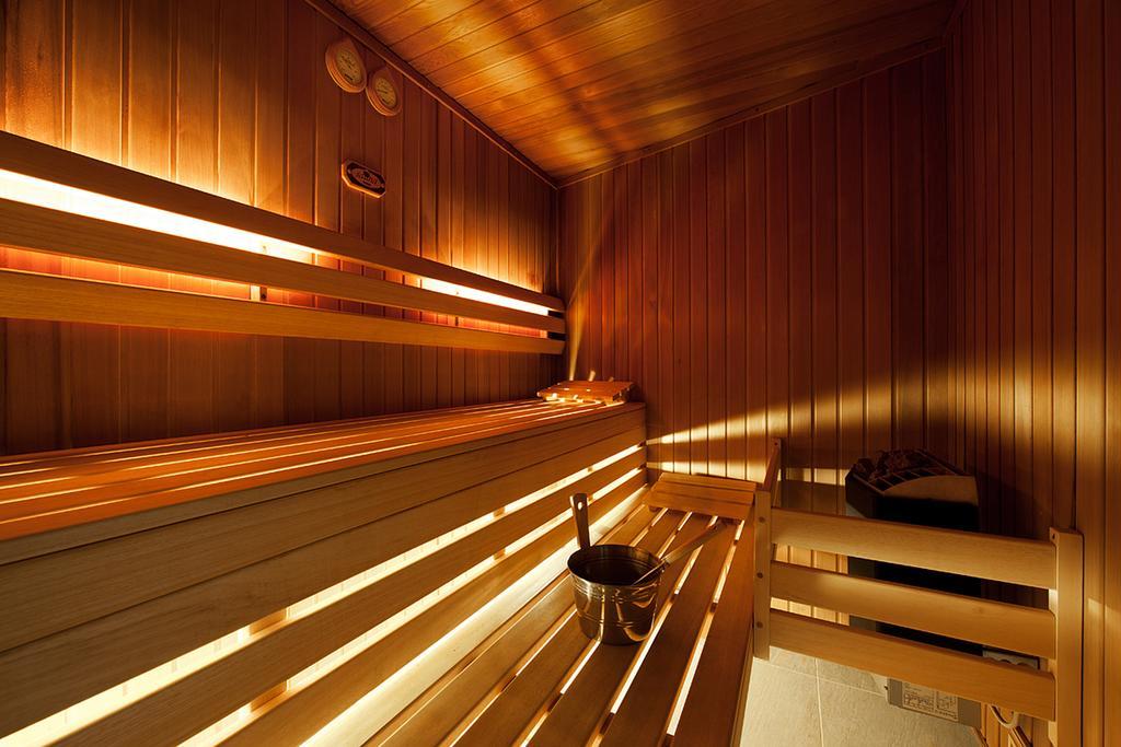 Niebieski Art Hotel & Spa Cracovia Exterior foto A modern Finnish sauna